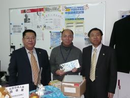 日本図書館の任正平氏と